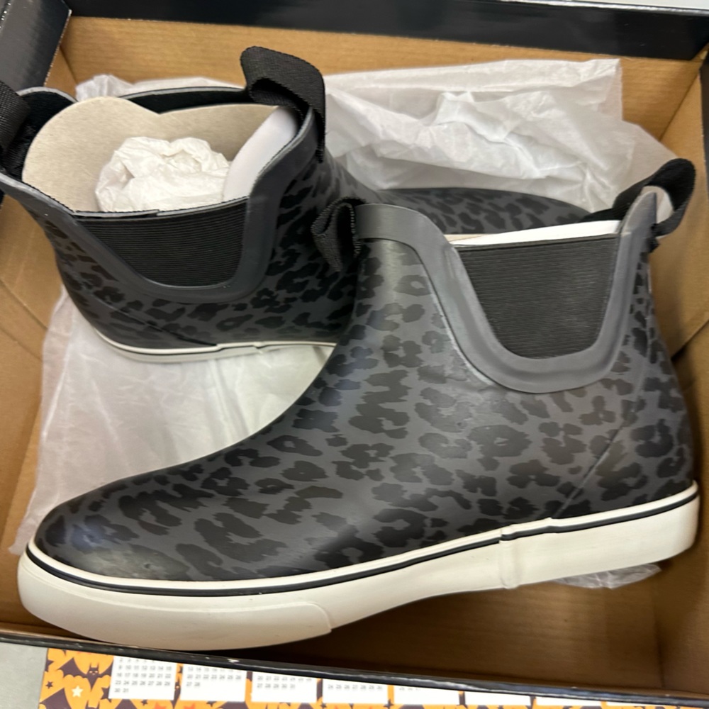 ❌SOLD❌Ocean + Coast Deck Boots